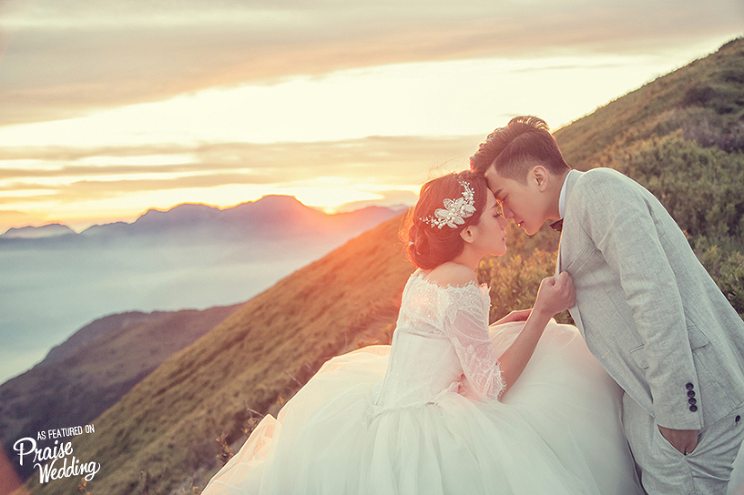 With natural beauty as the backdrop, this wedding photo is bursting with enchantment!