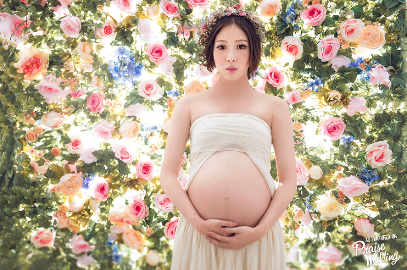 Garden-inspired maternity photo filled with blooming beauty!