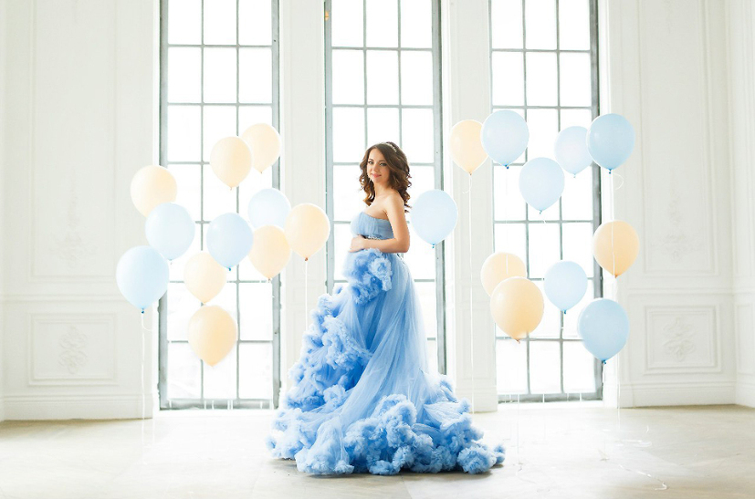 Adorable gender-reveal maternity photo featuring a beautiful mom-to-be in her dreamy blue dress!