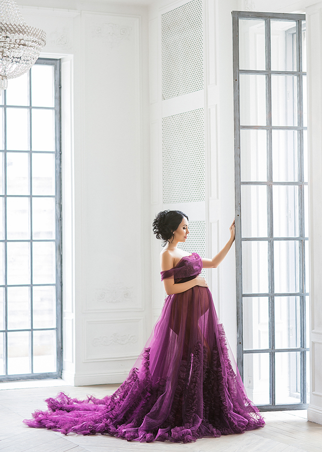 Expecting a bundle of joy! Sophisticated and utterly romantic maternity photo overflowing with regal elegance!