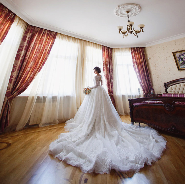 A timelessly elegant bridal portrait to dream of all day!