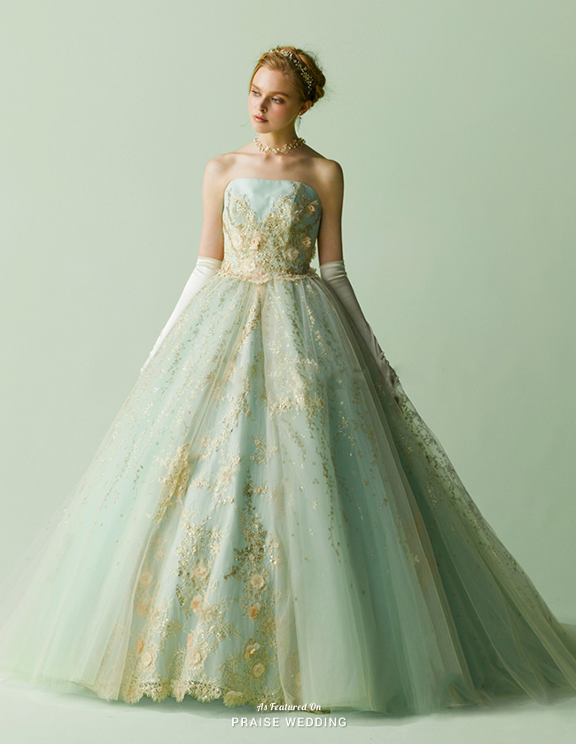 With the perfect combination of mint + gold, this ball gown from Anteprima Bridal is fit for a princess! 