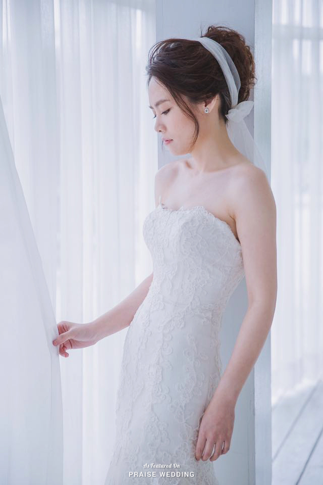 This elegant, stylish, and radiant bridal look is a total win!