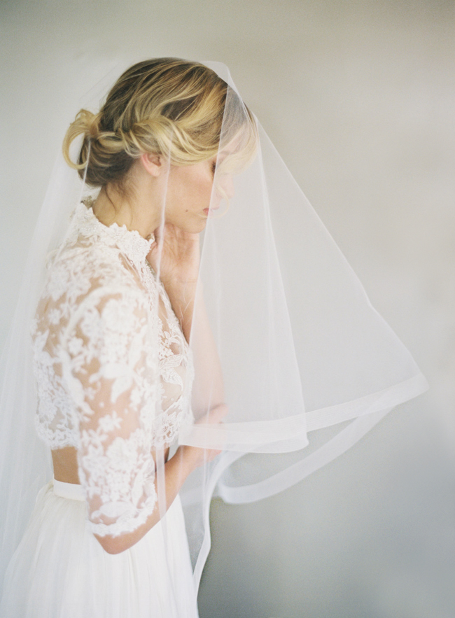 This elegant hosehair veil from Veiled Beauty is timelessly beautiful!