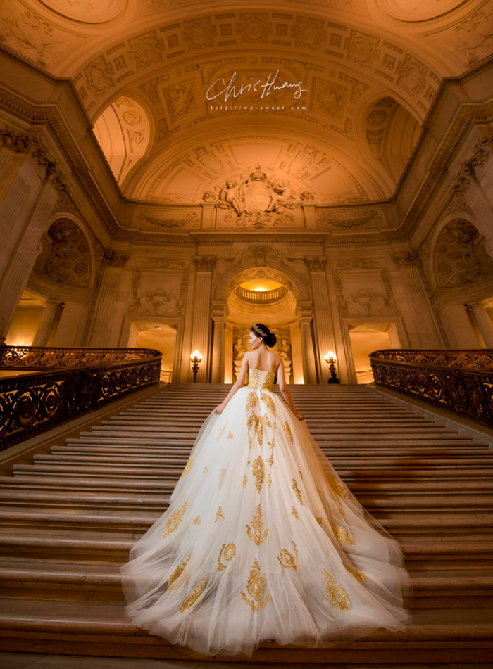 This timelessly elegant bridal portrait is like a fairytale-come-true!