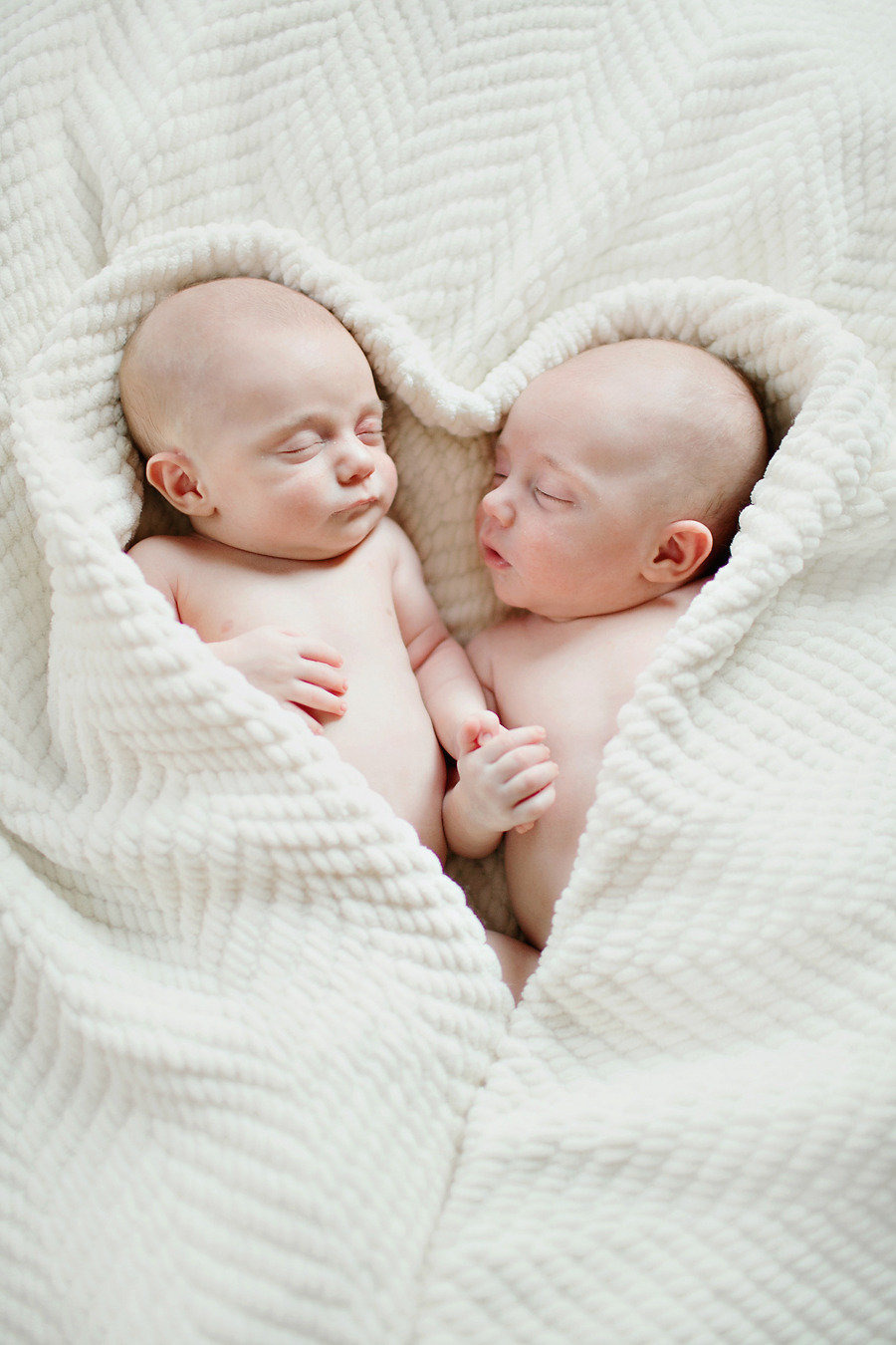 Born to love! Heart-melting newborn twin session!