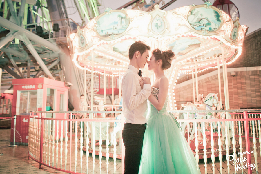 Merry go round -  Sweet carousel engagement session