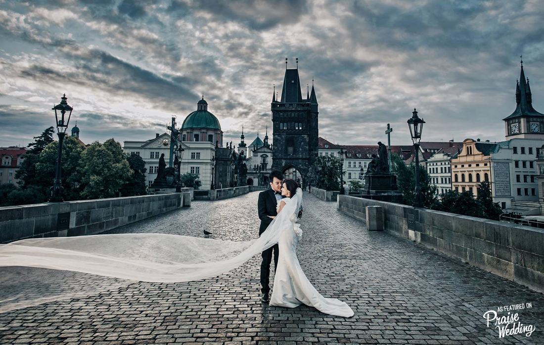 Timeless Prague pre-wedding session *like a movie scene*