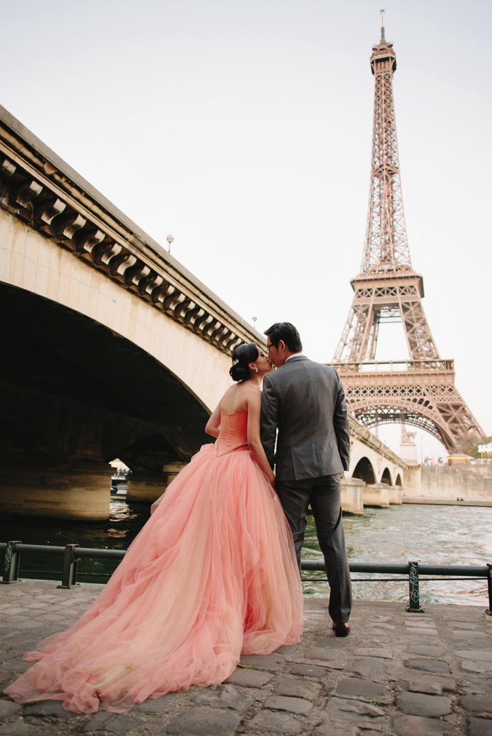 This sweet pink bridal look is perfect for a Paris engagement session! 
