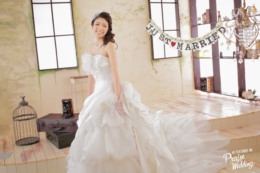 This Japanese white bridal gown is simply sweet!