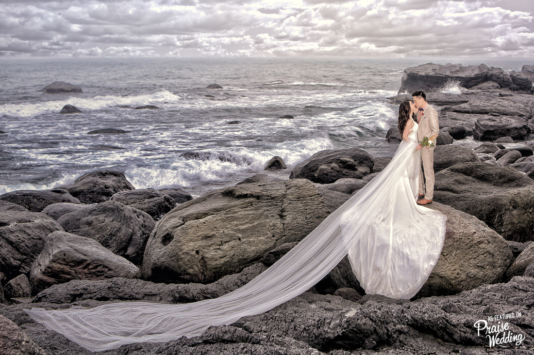 From the bride's gorgeous dress to the picture-perfect scenery, isn't there something magical in the ocean breeze?