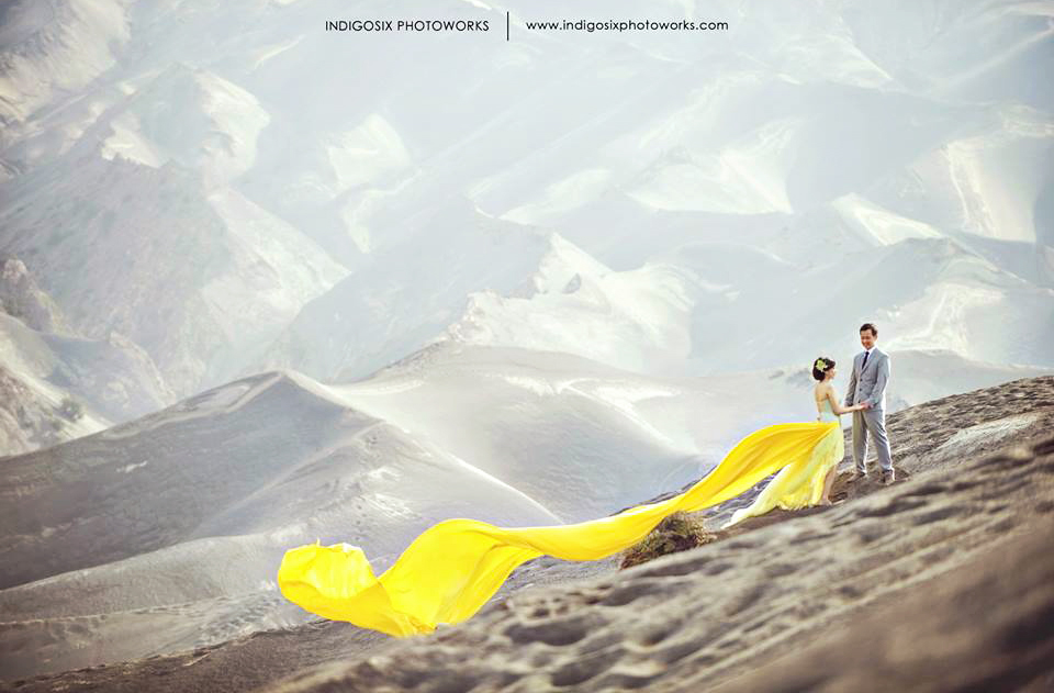 This couple decided to have their pre-wedding photos taking on Mount Bromo! 