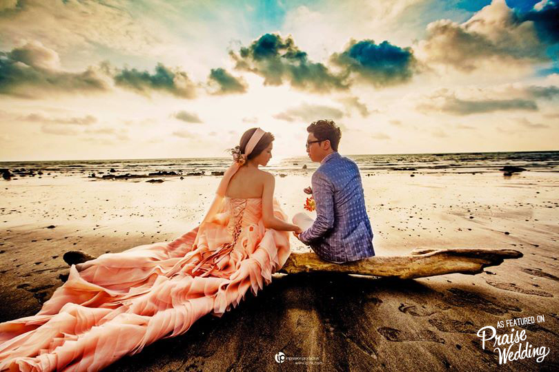 Loving this lomo style beach engagement session