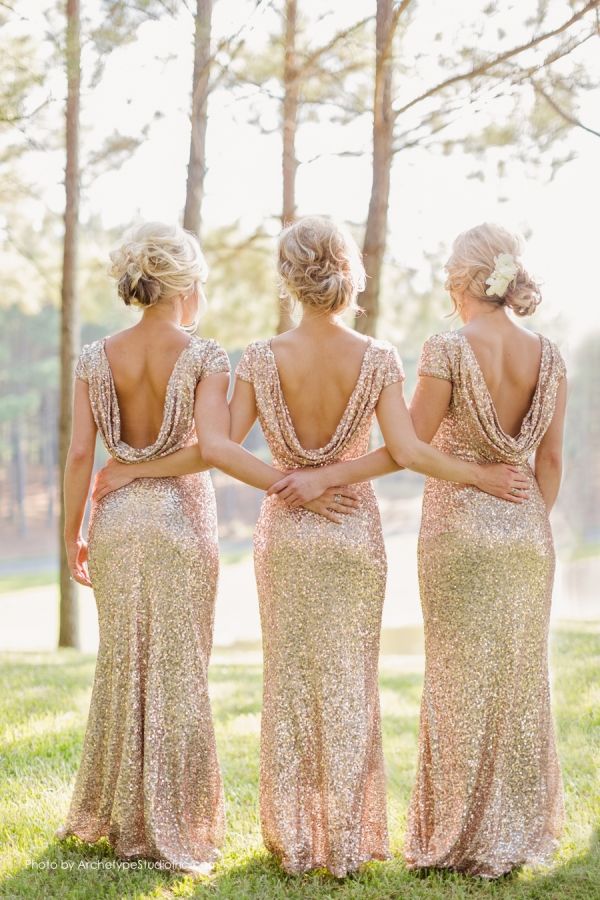 Who loves this sophisticated, elegant bridesmaid look like we do?