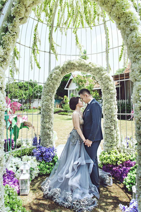 Loving this sweet prewedding session and the Bride's gorgeous blue ruffled gown!