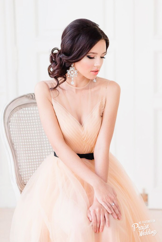 So obsessed with this gorgeous bridal look with naturally loose low chignon and sweet peach gown!