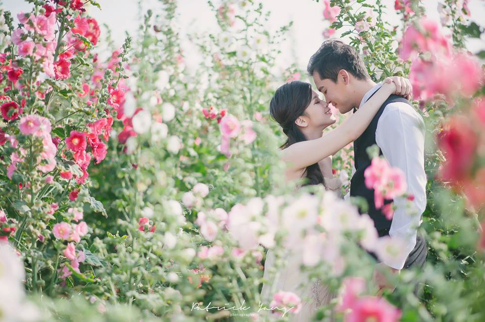 This photo illustrates a secret garden filled with love and a whole lot of romance!