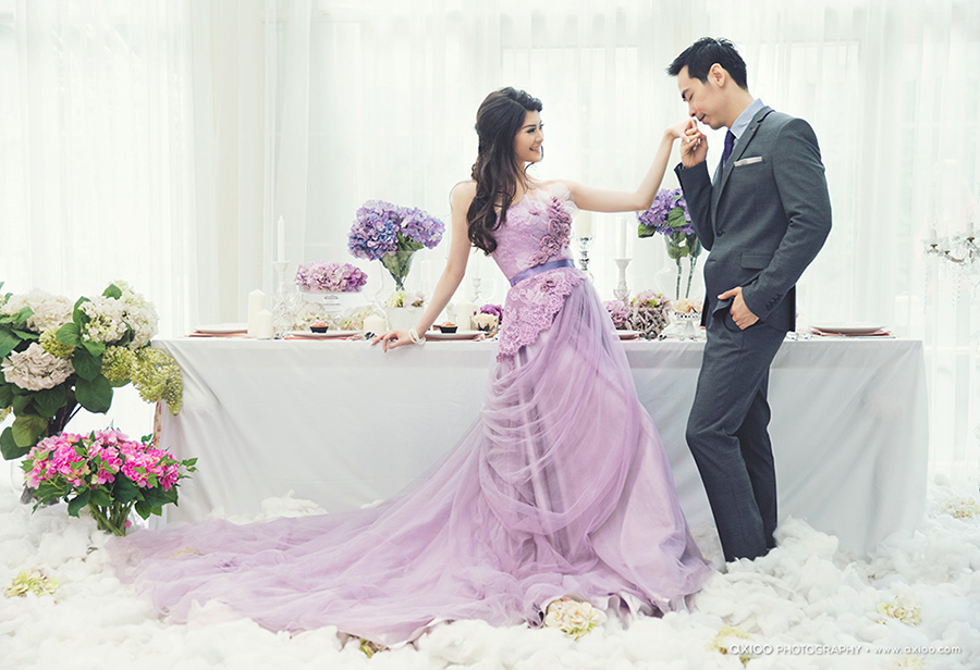 A dreamy pastel lavender gown + dinner for two at a flower-filled venue? It doesn’t get more romantic than this m’dears!
