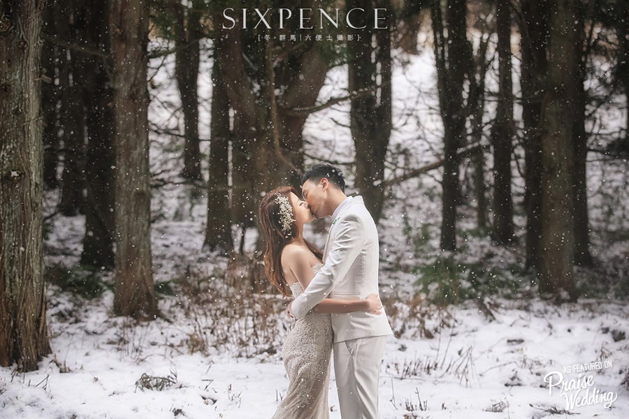 This bride's simple & elegant look is perfect for this romantic snowy wedding photo!