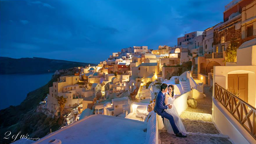 Golden City View! This Santorini prewedding photo is nothing but magical!
