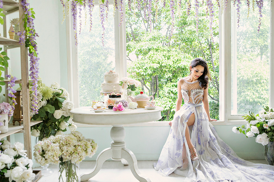 Fresh and romantic, this lavender-themed bridal shoot embraces sweet femininity with a touch of glam! 