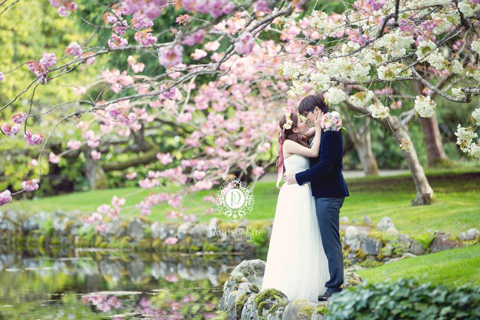 Stop and swoon! This Victoria spring pre-wedding session is overflowing with love! 