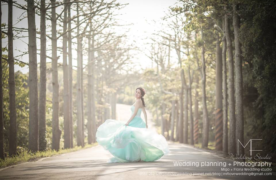 With natural beauty as the backdrop, this bridal look is bursting with enchantment!