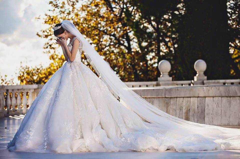 Real bride in a gorgeous Michael Cinco wedding dress - timeless and stunning! 