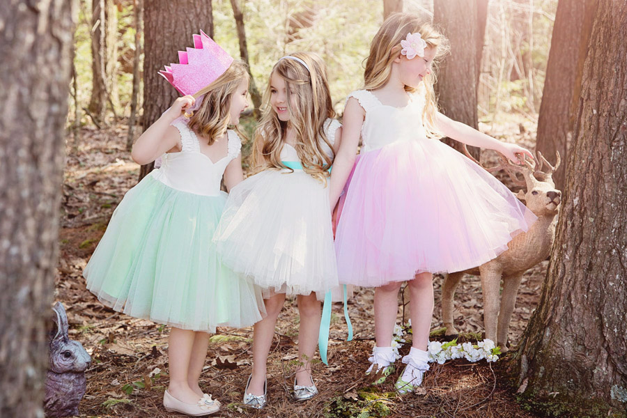 A beautiful way to dress your flower girls - Mismatched flower girl pastel dresses! 