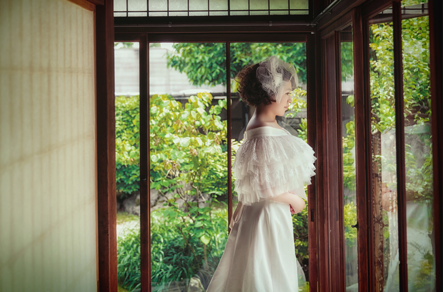 This classic vintage-inspired bridal look is perfect for the Bride's Kyoto Japan photoshoot!