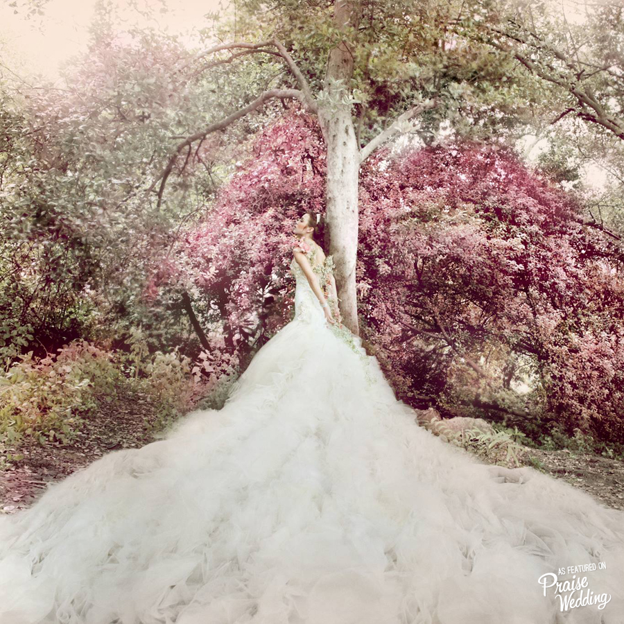 This bridal gown by Rusly Tjohnardi Atelier is oh-so-romantic!