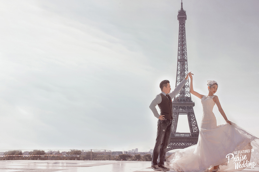 A Paris wedding photo like this is a total dream!