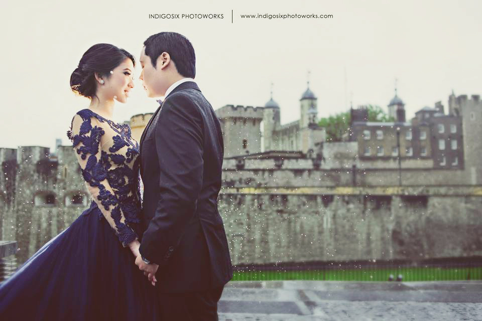Classic, stylish, and oh-so-romantic! So in love with this European prewedding shoot!