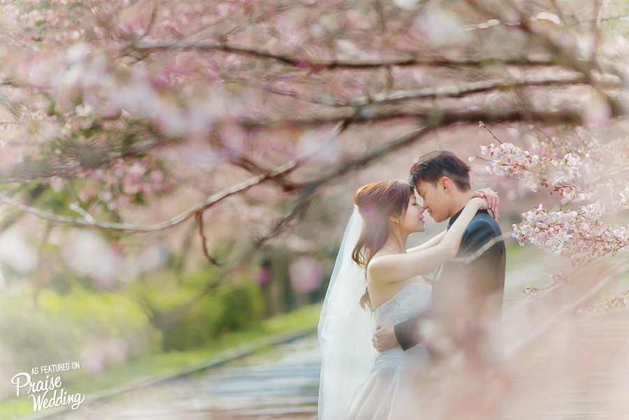 With natural beauty as the backdrop, this prewedding photo is bursting with enchantment!