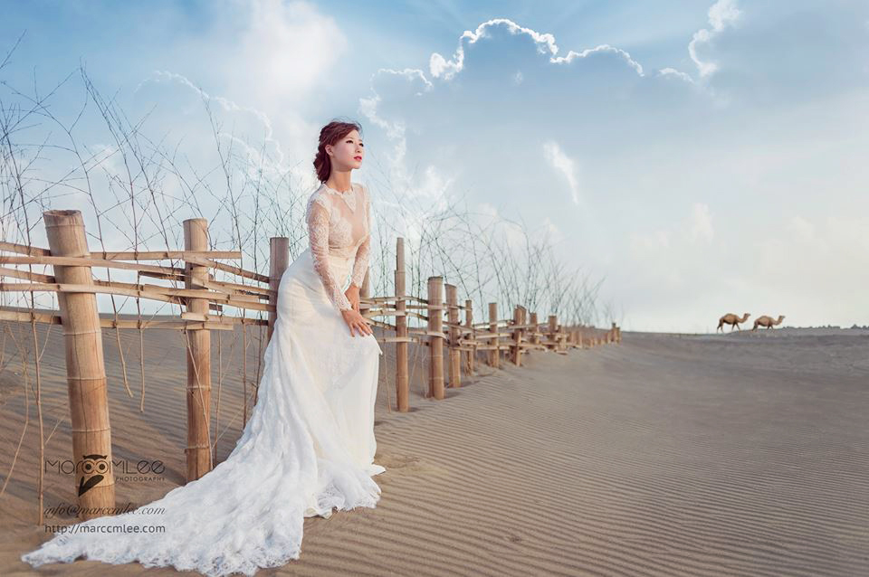 This desert bridal portrait is filled with style, confidence, and boho glamour! 