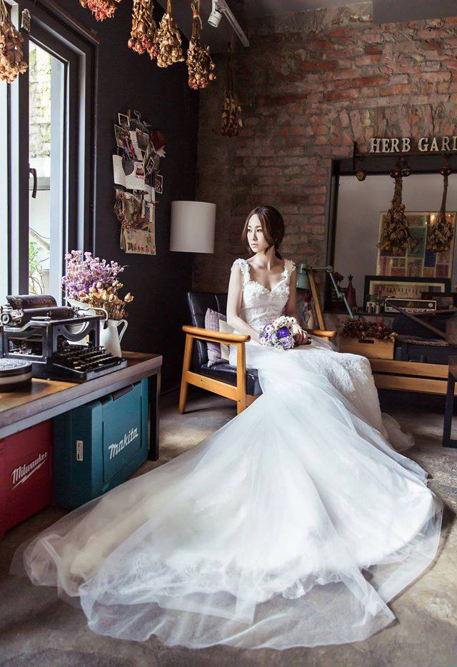 Elegant and statement-making bridal look!