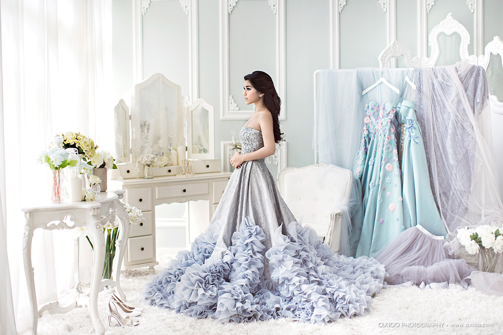 It doesn't get more romantic than this m'dears! We are so in love with gorgeous blue ruffled gown!
