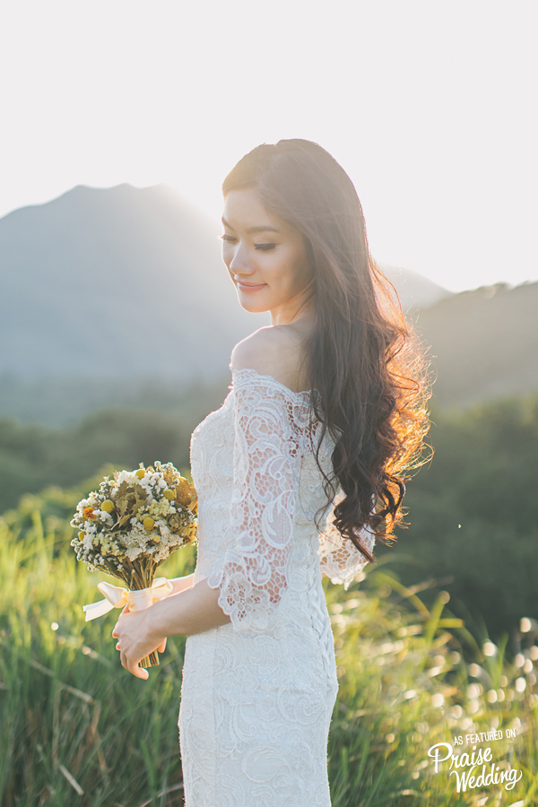 This naturally stunning bridal portrait is overflowing with boho glamour!