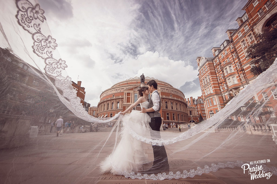 Love this breathtaking, ethereal London engagement session!