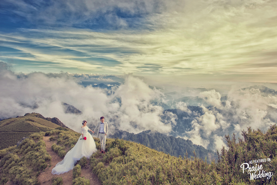 Love at first sight with this beautiful prewedding photo with natural beauty as the backdrop bursting with enchantment!