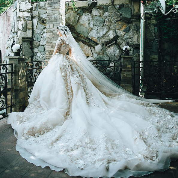 Stunning Michael Cinco gown! The use of luxurious fabrics with a touch of romantic movement is so gorgeous!