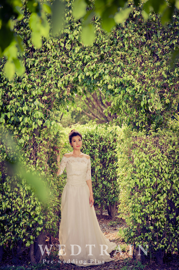 Rustic bridal portrait overflowing with romance!
