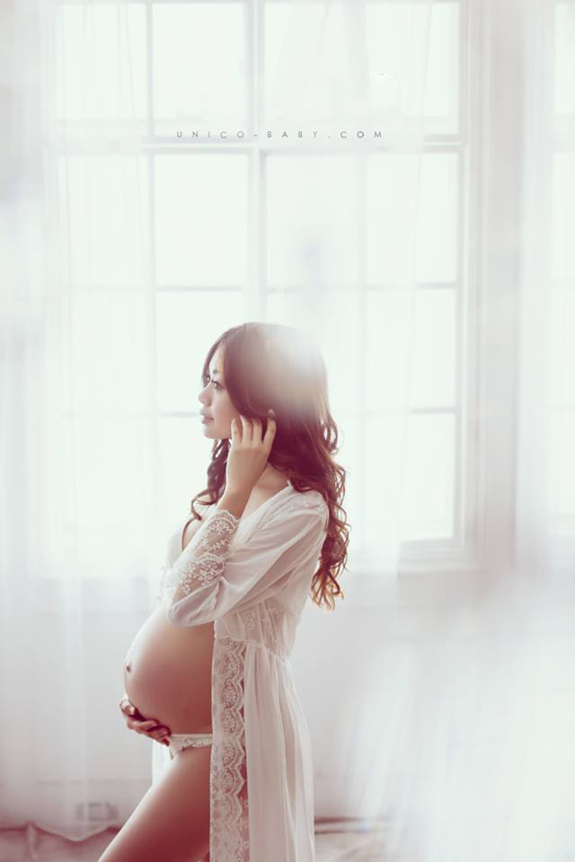 Naturally romantic mom-to-be - style, grace and elegance!
