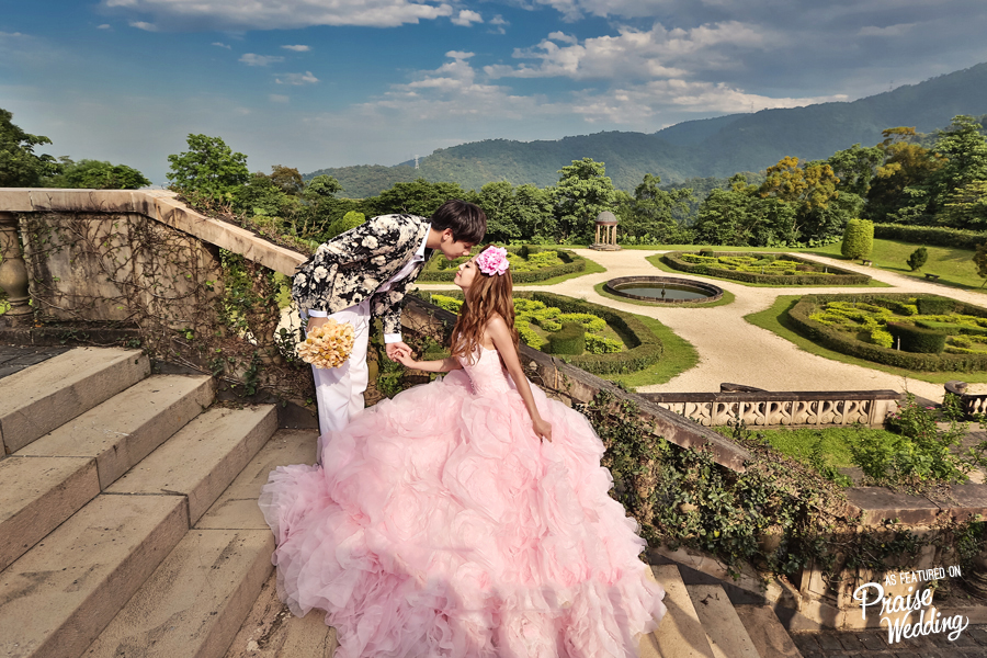 We're graced with gorgeousness thanks to this princess gown and fairytale scene!