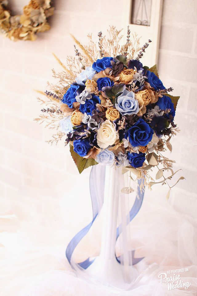 Here comes your something blue! This gorgeous blue x gold bouquet is perfect for the fall!