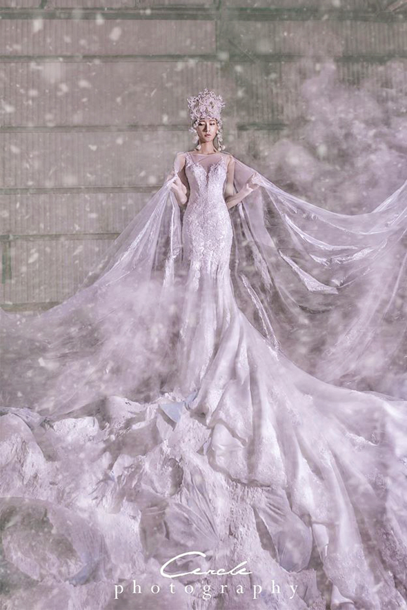 Welcome to winter wonderland! This Snow Queen - inspired bridal portrait is so magical!