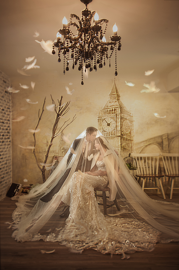 Love at first sight with photography and concept - regal romance bursting with enchantment!