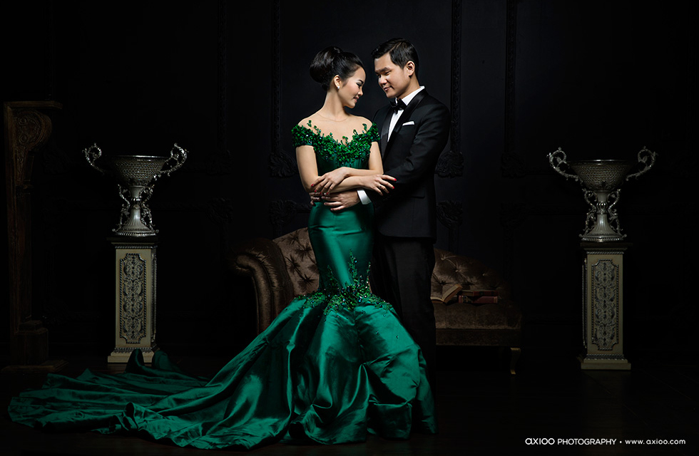 This emerald green bridal look shows dreamy sophistication at its best!