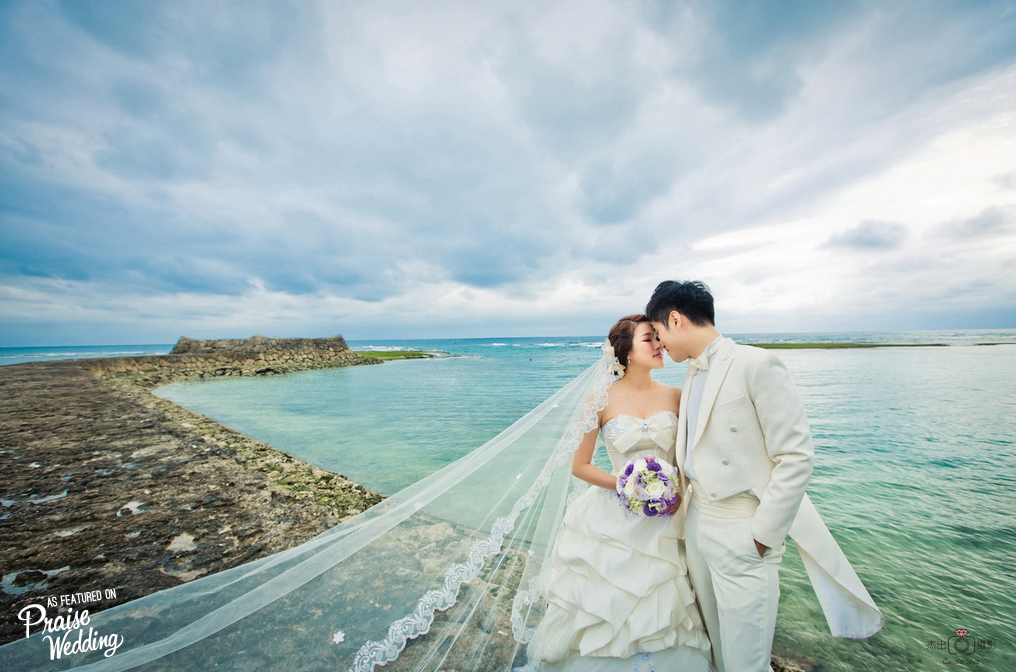 This beautiful wedding photo is taking our hearts to Okinawa!