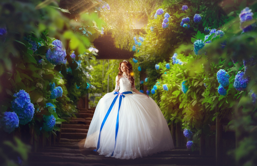This magical bridal portrait is prettier than a fairytale scene! 